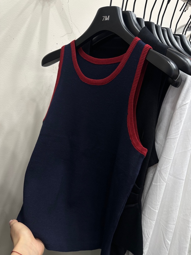 高级藏蓝色拼接遮副乳针织背心