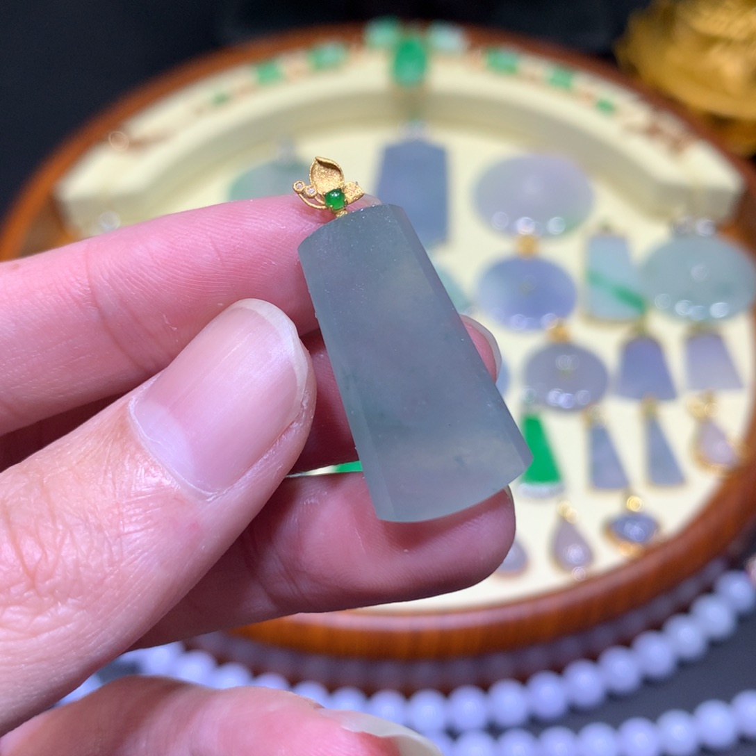 翡翠吊坠(不含链)18K金镶嵌