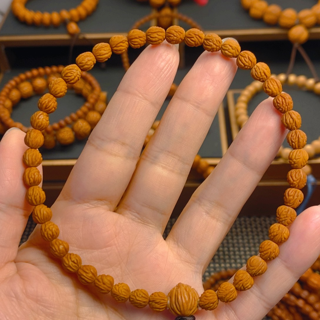 伊***朵桃核吊坠秦岭森林06