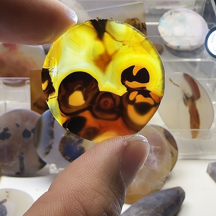 玛瑙/玉髓未镶嵌珠宝奇石