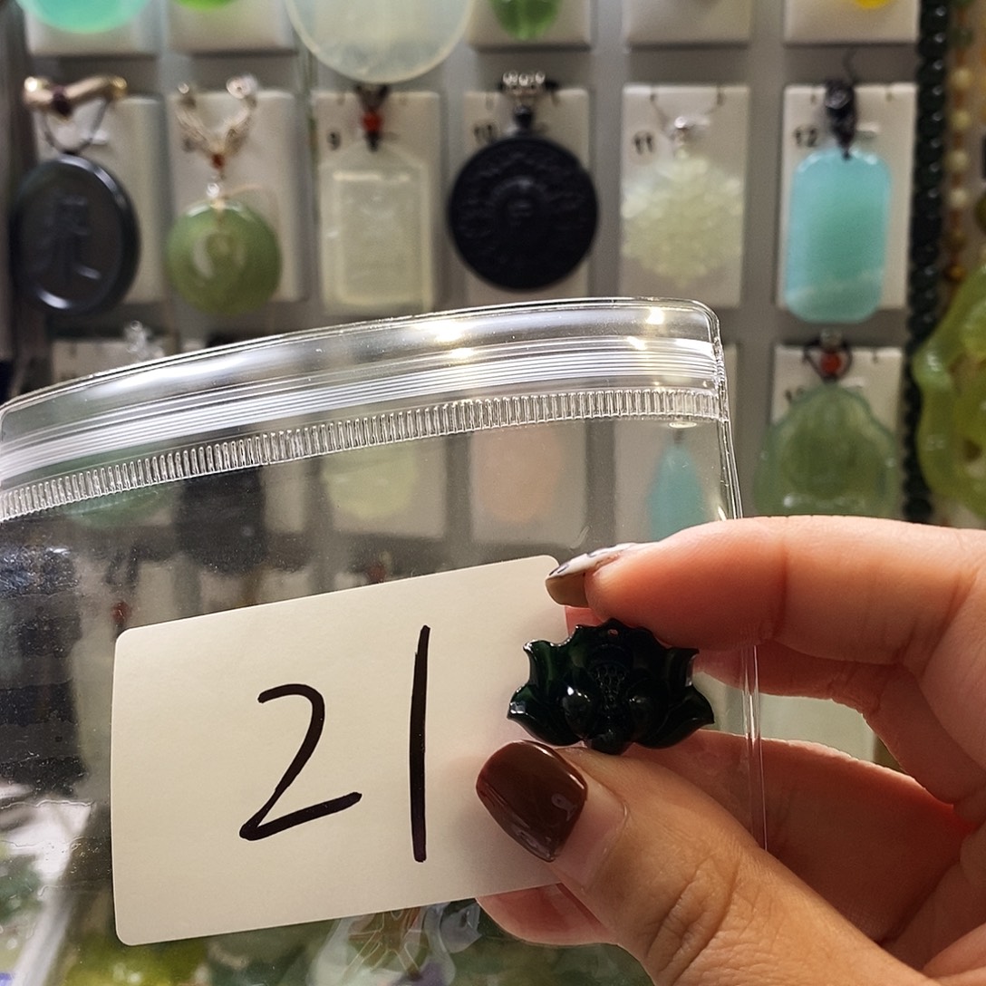 棉****蛇纹石玉未镶嵌颈饰