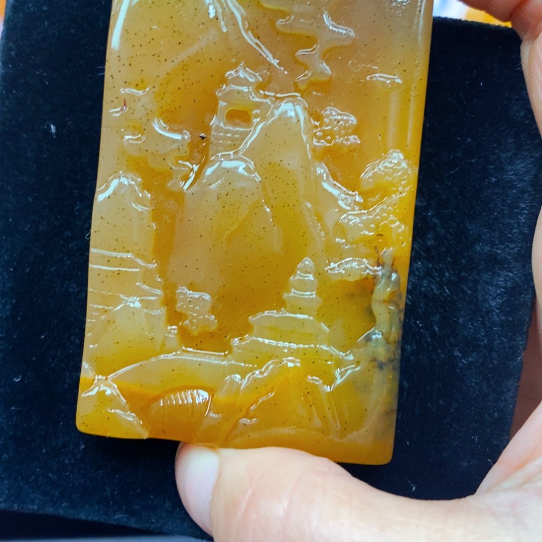 未镶嵌石英质玉（黄龙玉）颈饰