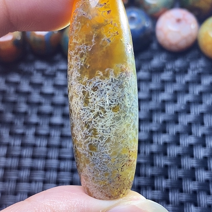 李***发玛瑙/玉髓未镶嵌颈饰