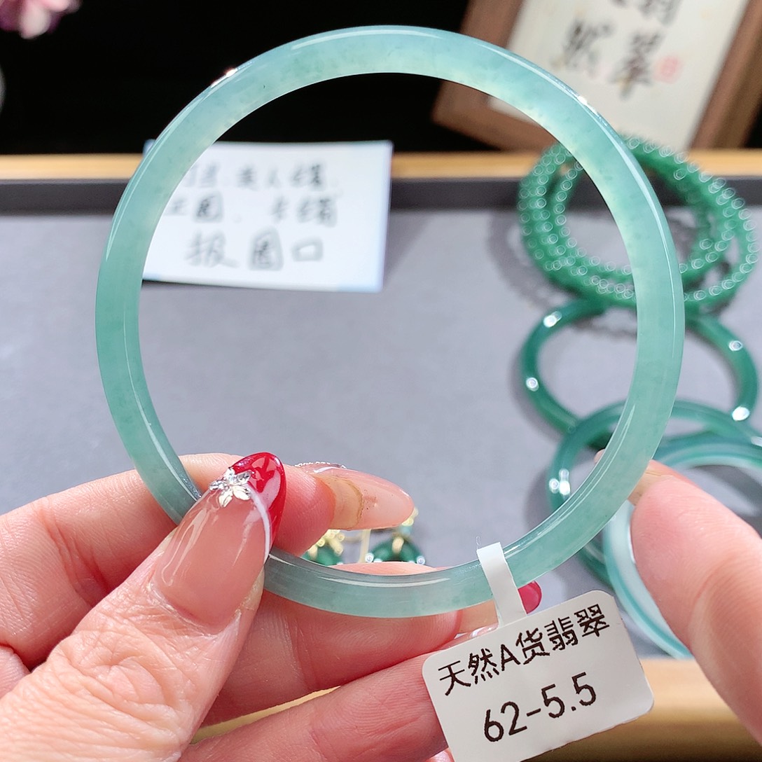 翡翠手镯（圆镯）未镶嵌