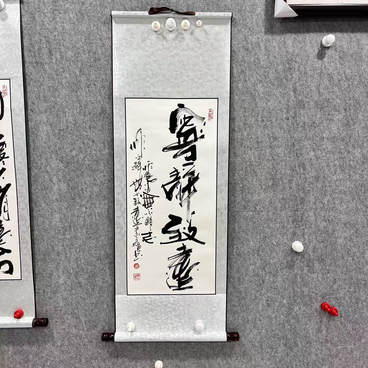 吴昊老师，手写生宣卷轴竖幅绫布装裱 宁静致远，尺寸（40x115）公分