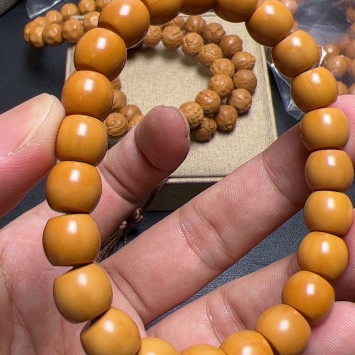 猴头核桃手串卡罗拉