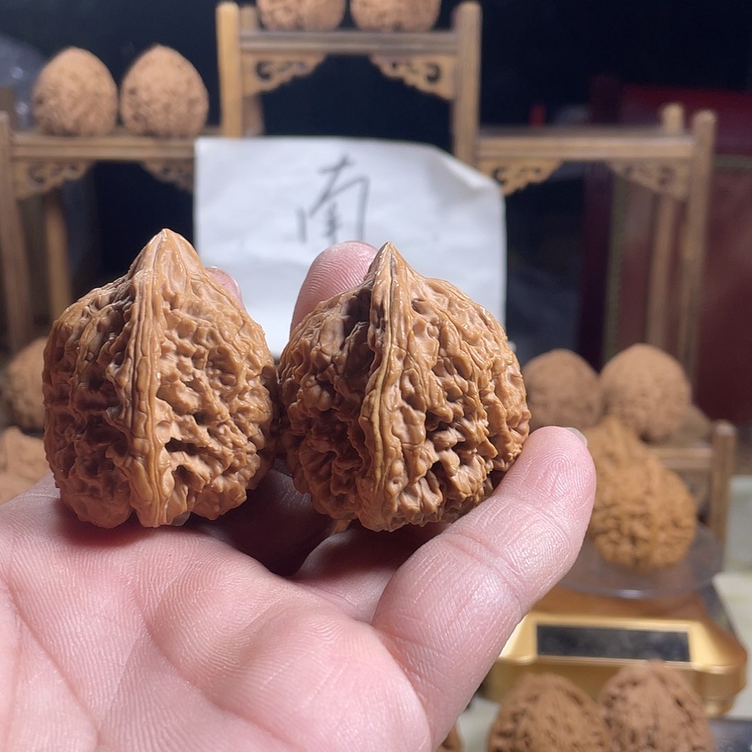 桃核吊坠＇****?文玩核桃南将石