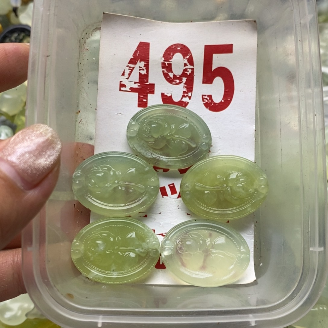 蛇纹石玉未镶嵌挂坠