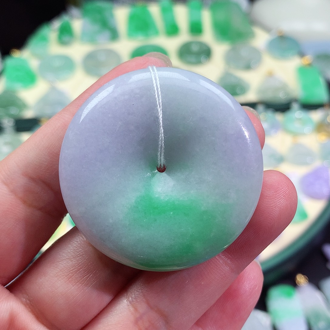 翡翠未镶嵌颈饰平安扣