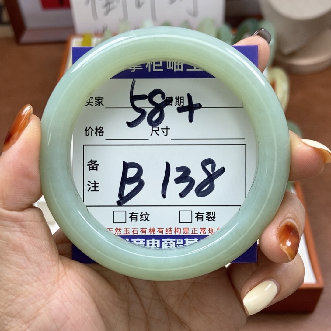 岫玉手镯手镯未镶嵌