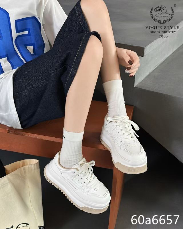 60a6657运动休闲鞋纯色系带厚底休闲板鞋ins板鞋韩版