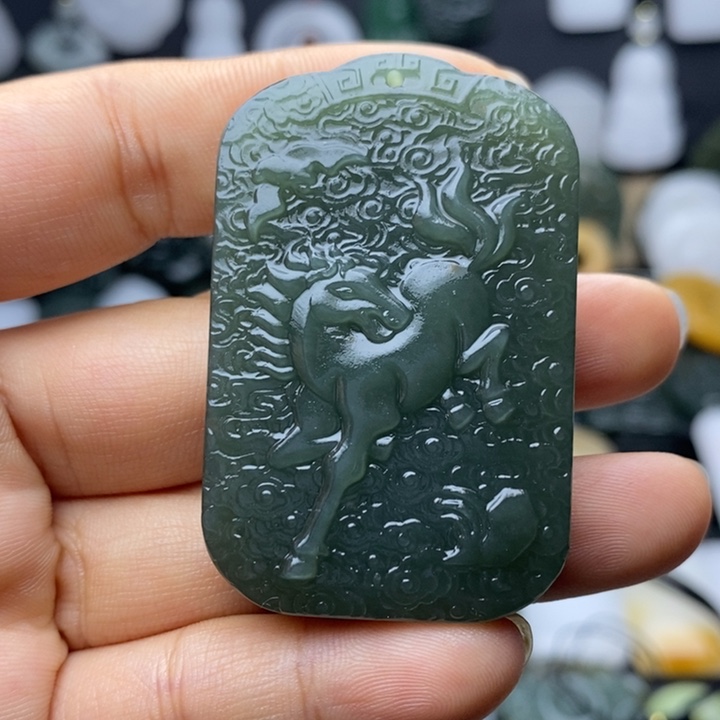 零***度和田玉未镶嵌颈饰