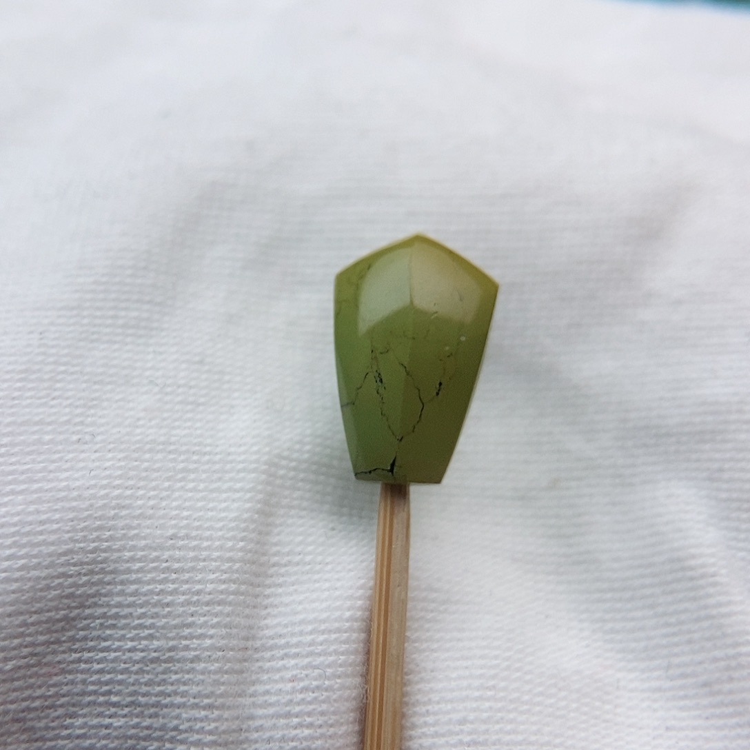 绿松石颈饰未镶嵌