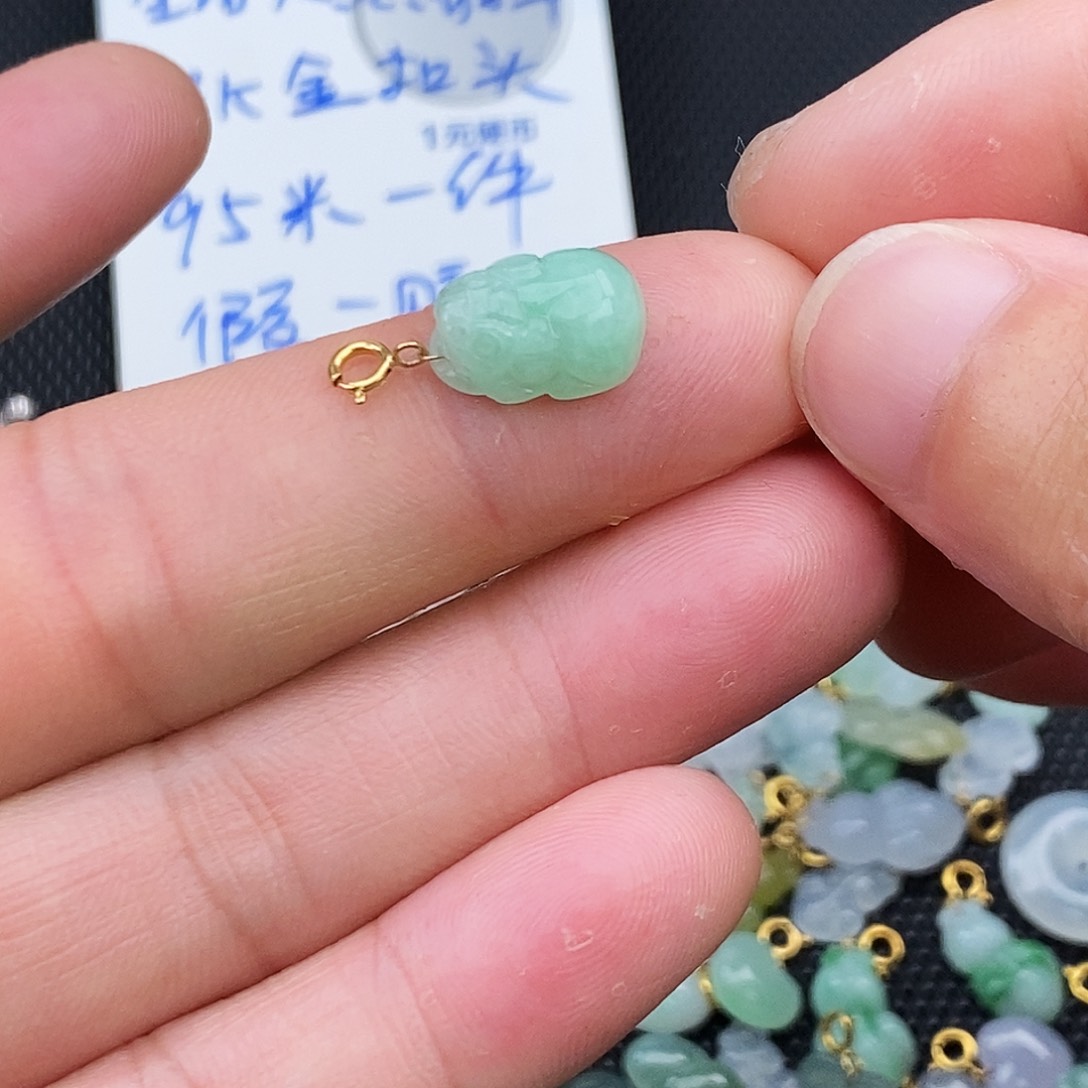 翡翠18K金镶嵌颈饰貔貅