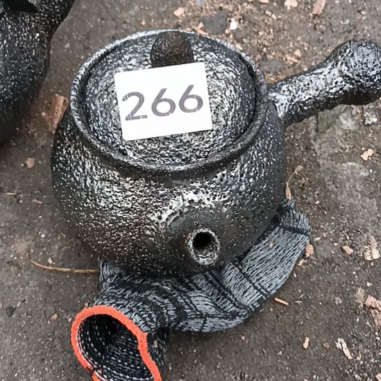 荥经黑砂茶具侧把壶