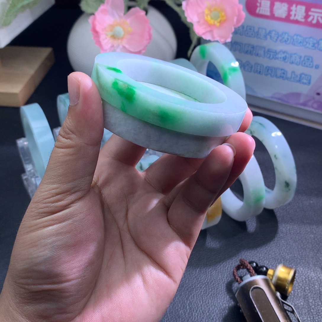 定制翡翠未镶嵌翡翠手镯白底青阳绿