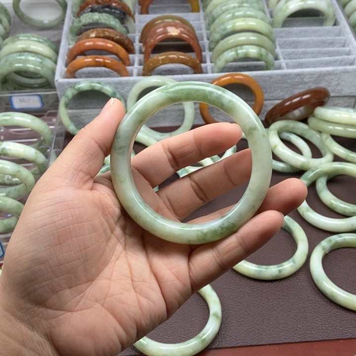 蛇纹石玉手镯未镶嵌喜**遂