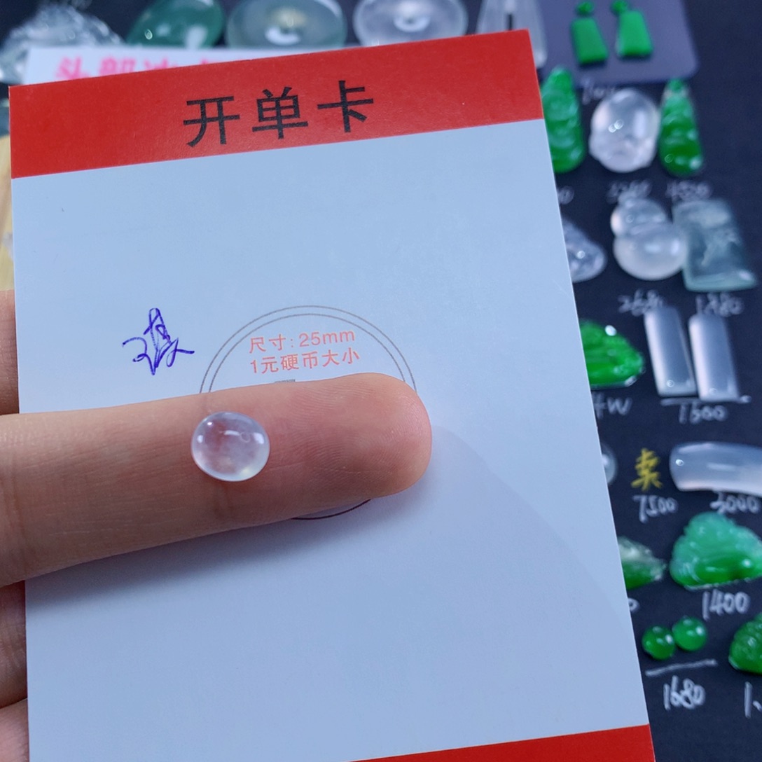 翡翠颈饰未镶嵌蛋面