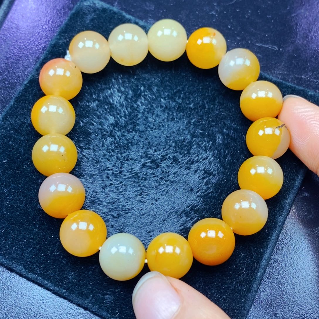 未镶嵌石英质玉（黄龙玉）颈饰