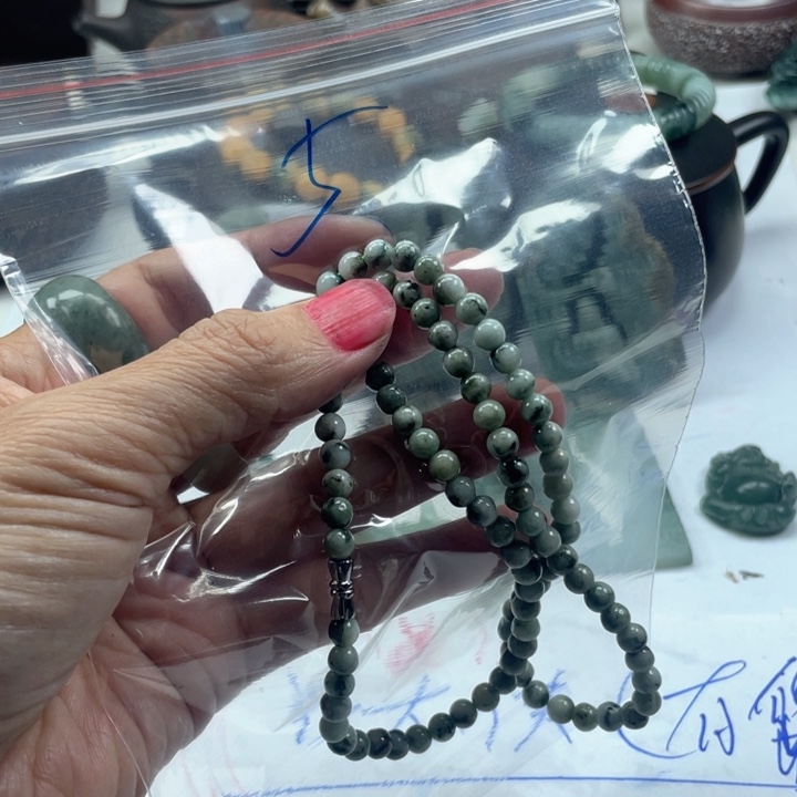 壁***虎翡翠未镶嵌颈饰成品