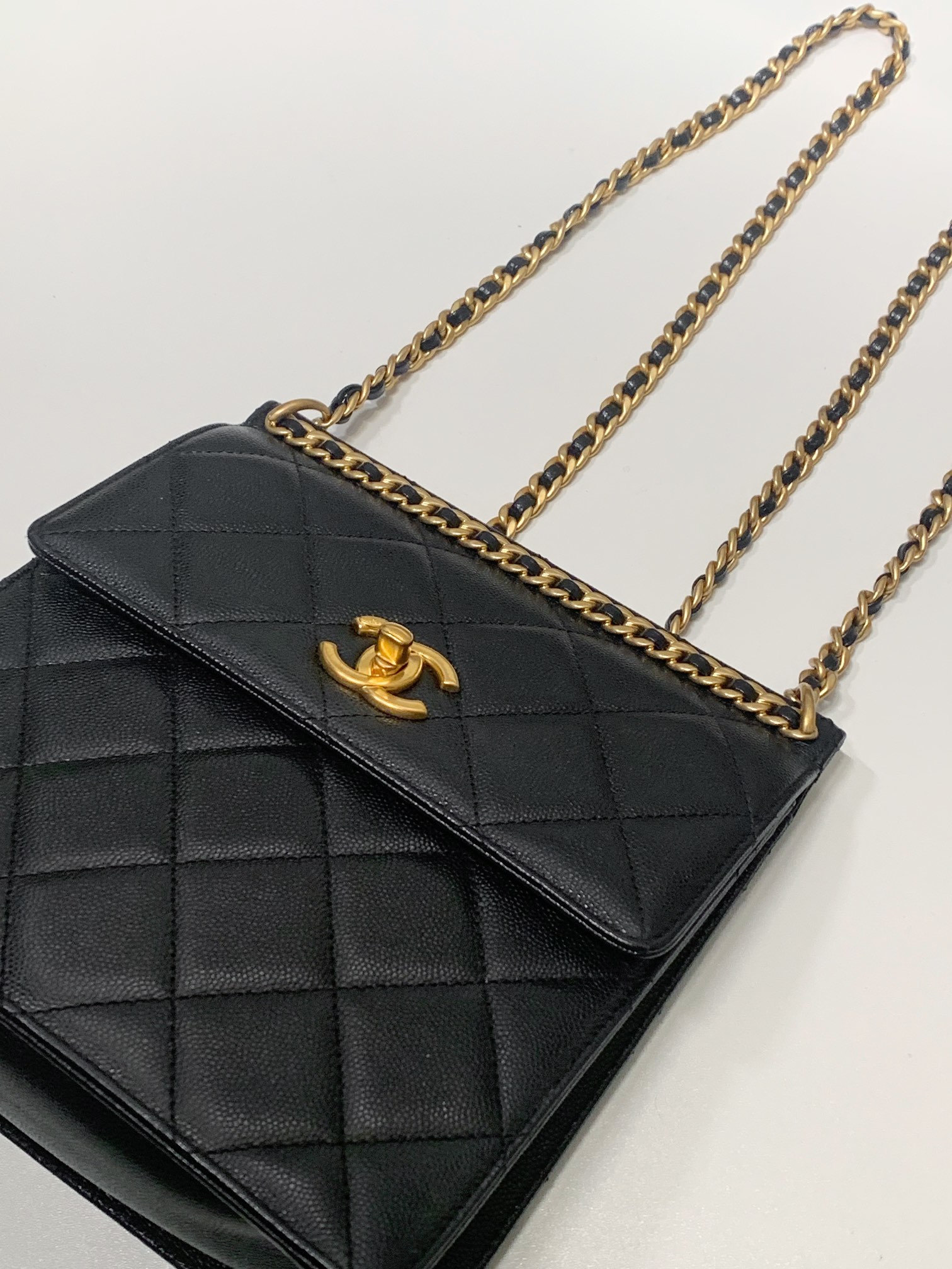 99新 Chanel/香奈儿 HIHI/23A黑金荔枝纹滚边信封双肩包/12330109