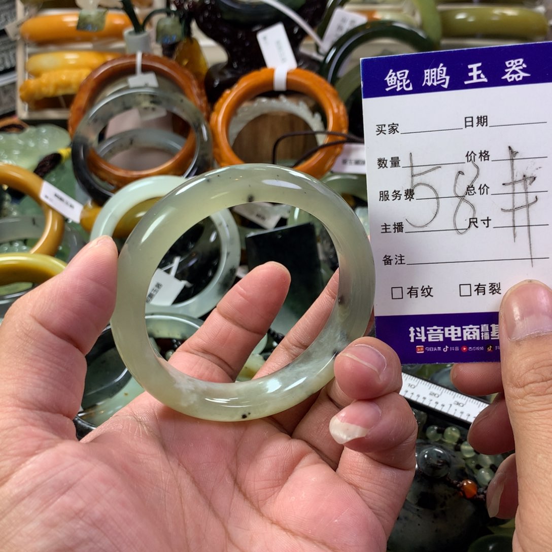 蛇纹石玉手镯未镶嵌