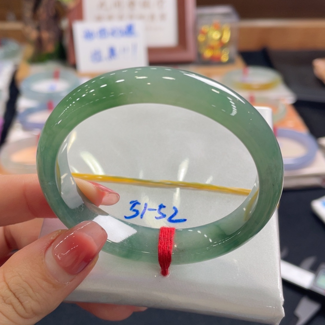 翡翠手镯未镶嵌54贵