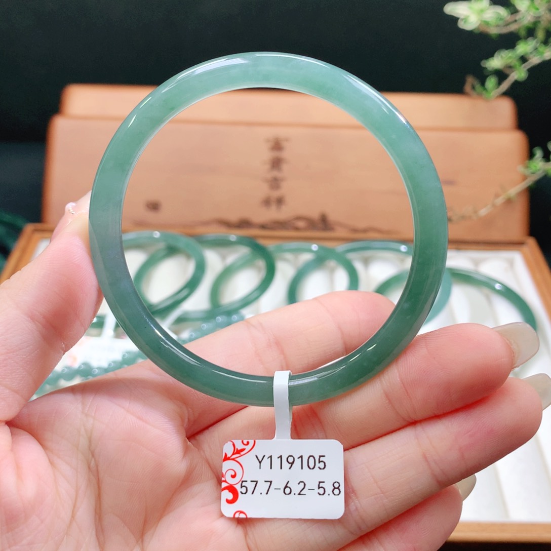 翡翠手镯未镶嵌天然