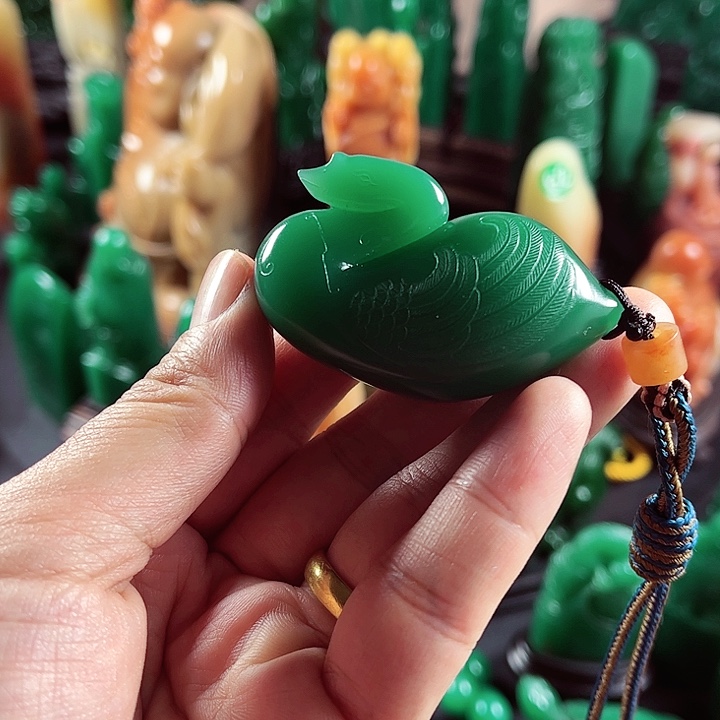 四川石鸟****多雅安绿名贵石材四川