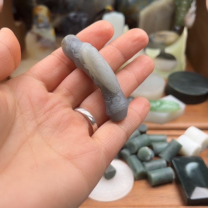 和田玉未镶嵌颈饰