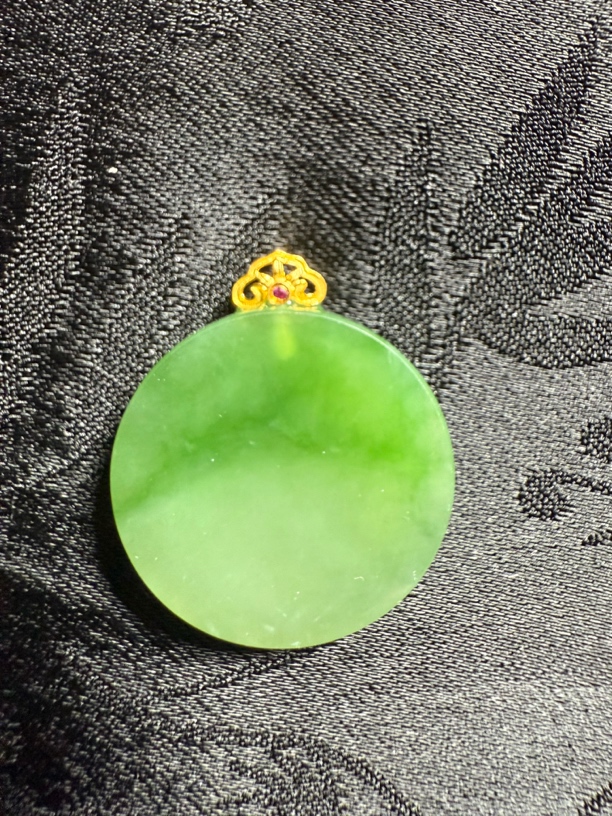 和田玉碧玉阳绿色圆牌镶嵌18K挂件吊坠玉石玉器项链平安无事牌