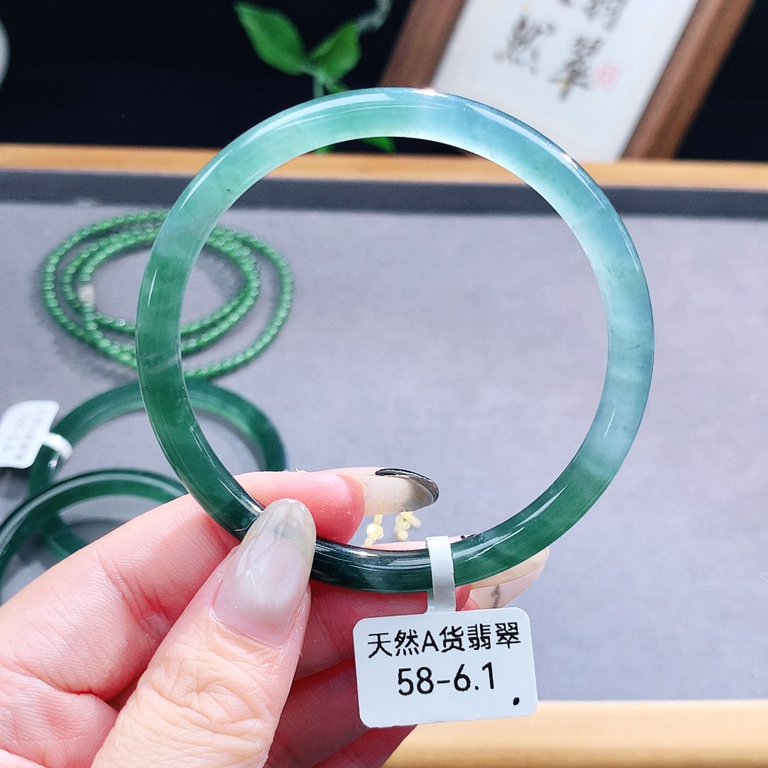 翡翠手镯（圆镯）未镶嵌