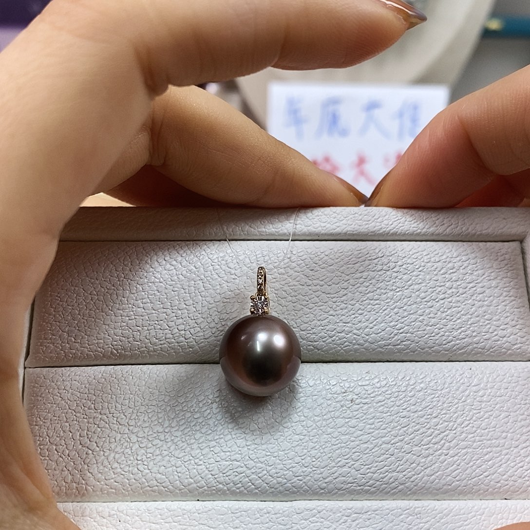吊坠(不含链)海水珍珠18K金镶嵌12.8m大溪地黑珍珠吊坠（基本无暇）