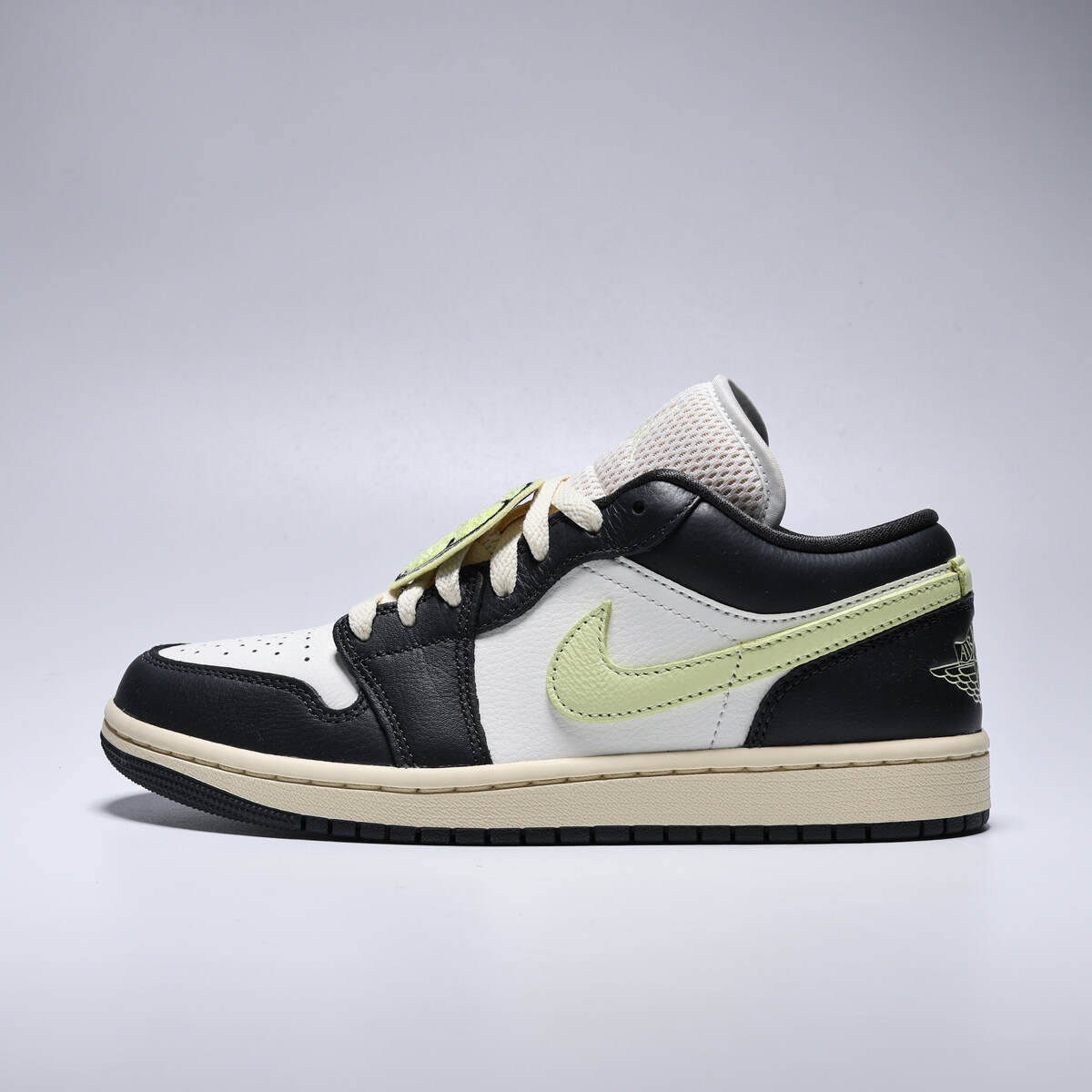 NIKE耐克女子WMNS AIR JORDAN 1 LOW SE流光风百搭板鞋HQ3009-003