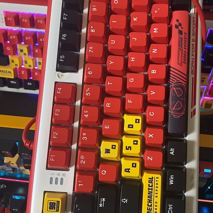 变***了8新网吧同款有线键盘有烫伤一对支架