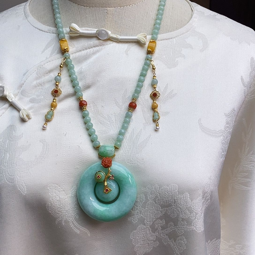 翡翠颈饰未镶嵌天然