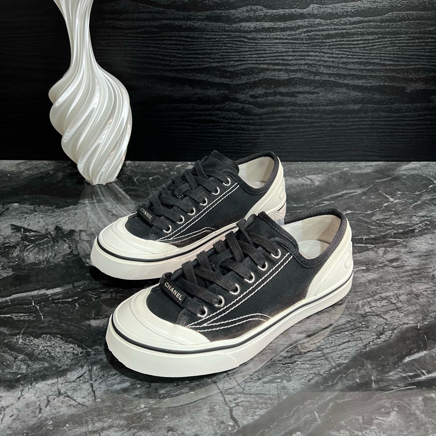 95新 Chanel/香奈儿 2240/35.5码/黑白拼接低帮板鞋