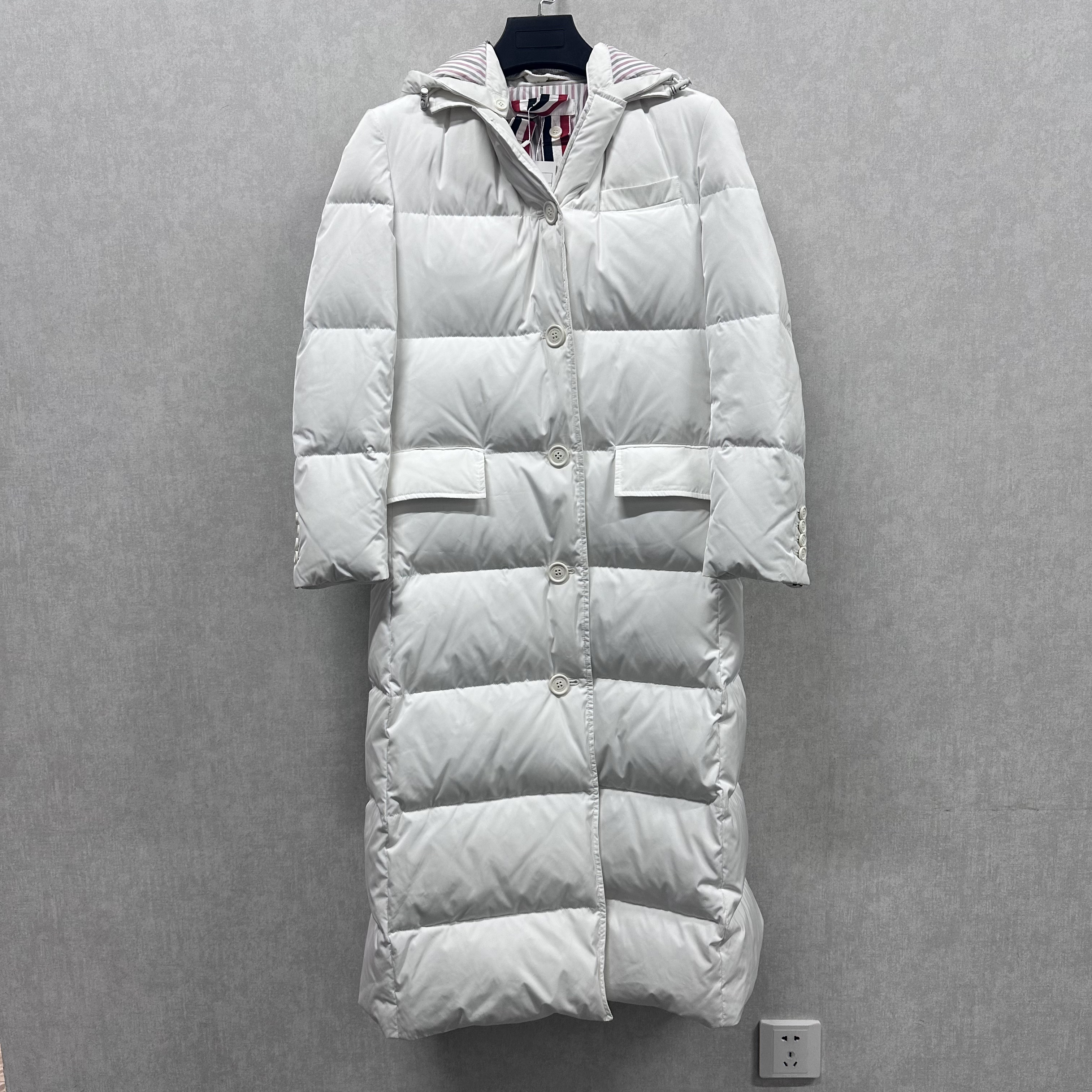 95新 THOMBROWNE Thom browne 白色条纹羽绒服 36码