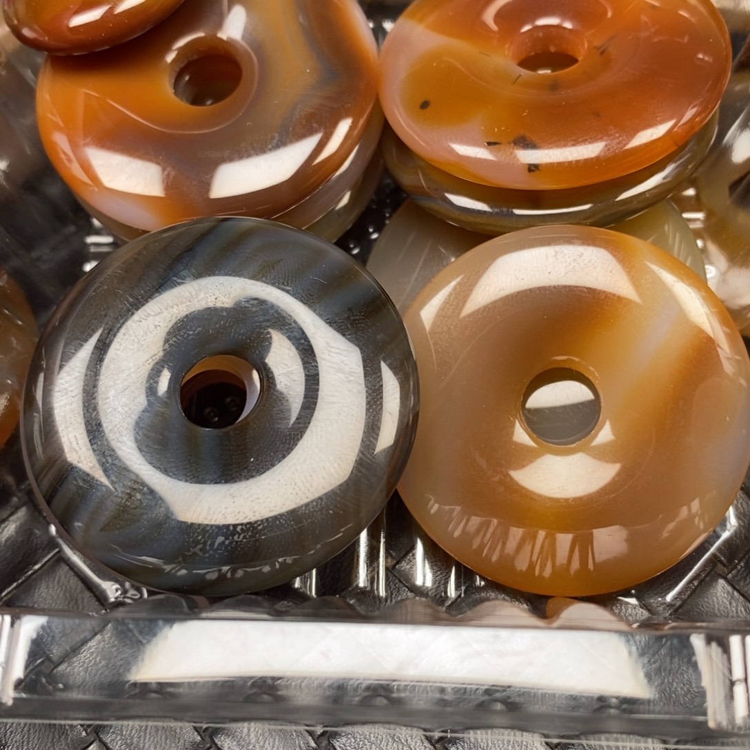 朱***妈玛瑙/玉髓未镶嵌颈饰挂件