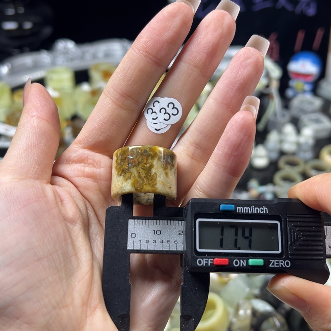 蛇纹石玉未镶嵌戒指