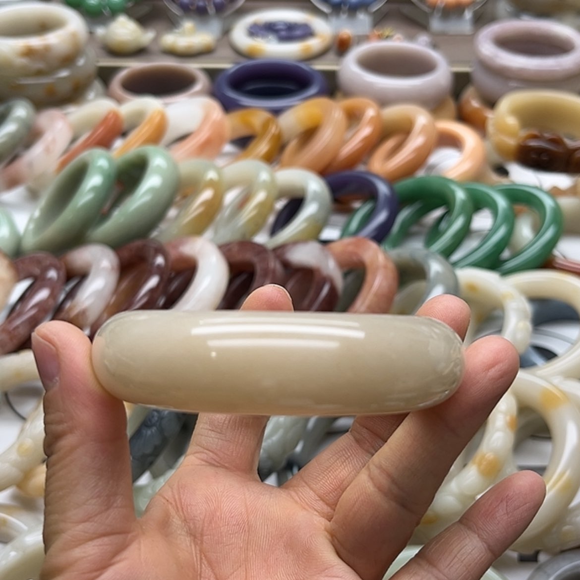 【闪购商品】石英质玉未镶嵌手镯藕粉福利