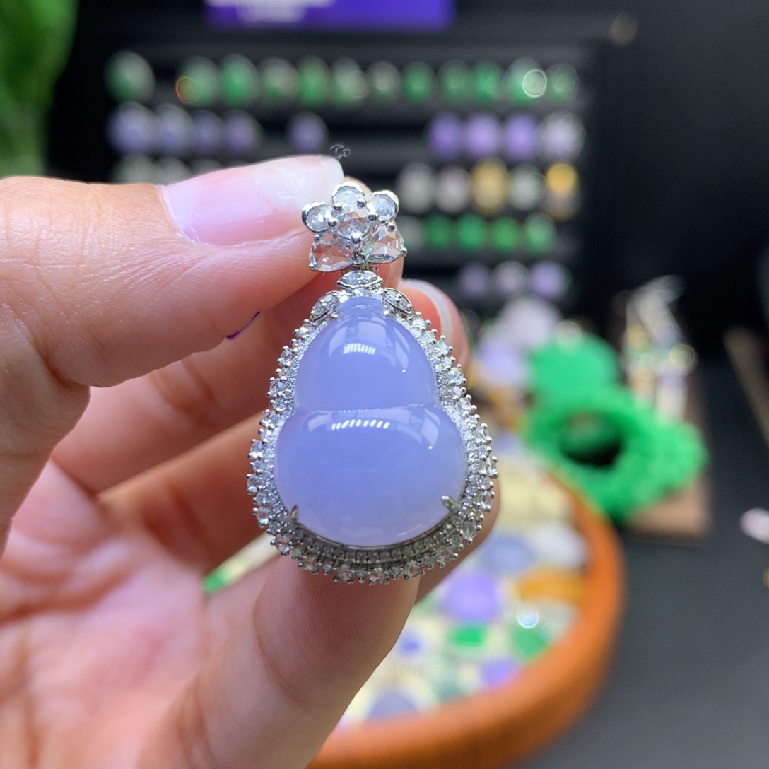 翡翠18K金镶嵌颈饰