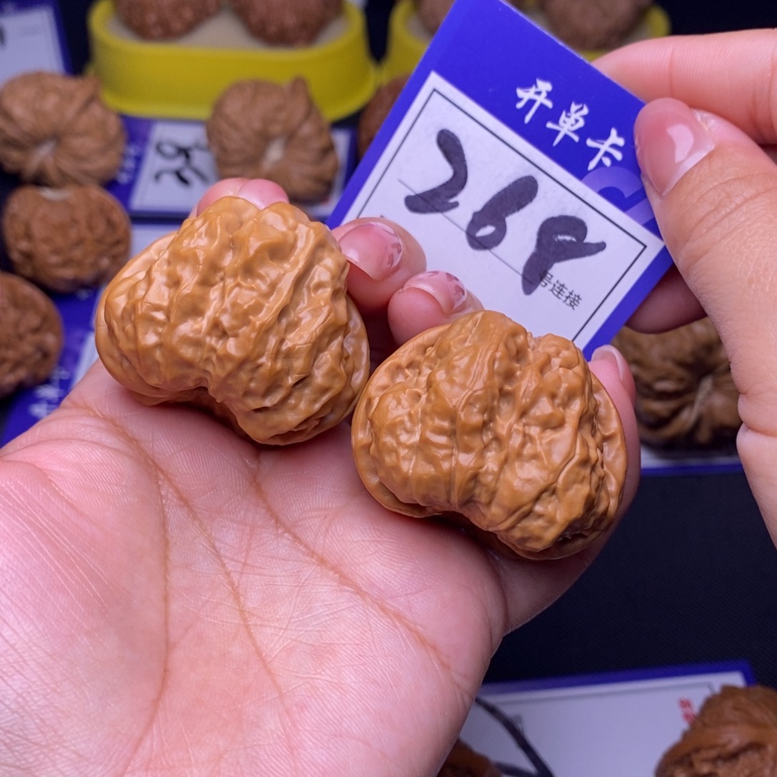 文玩核桃吊坠268号链接娃娃4.0尺