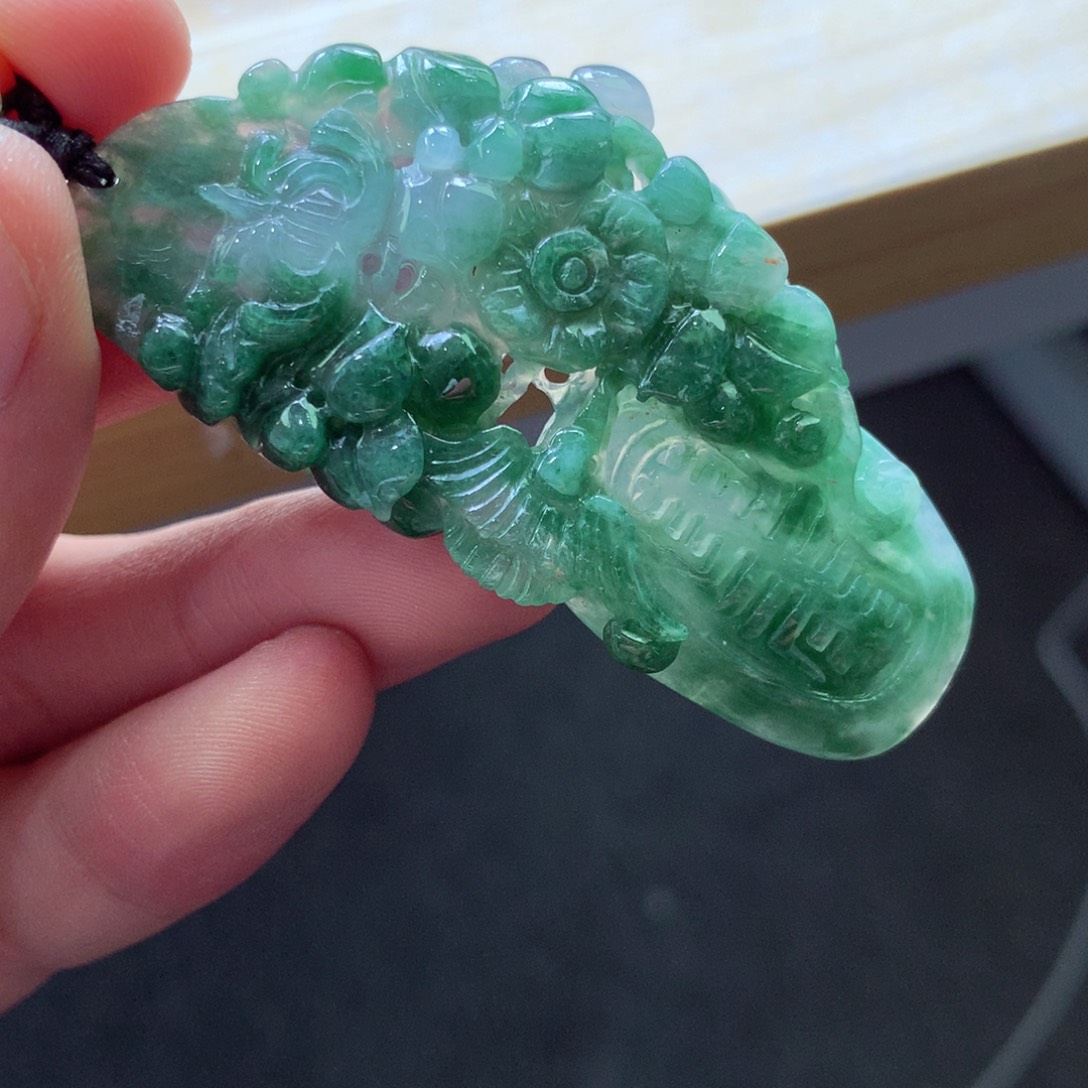 翡翠颈饰未镶嵌吊坠