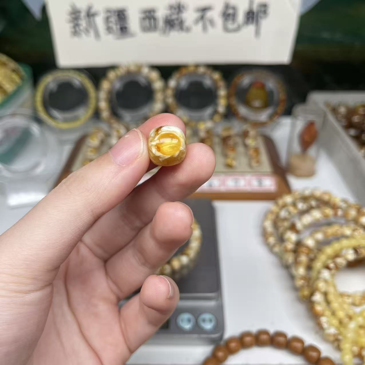 沁色蜜蜡白花老邢一物一图尺寸12.7mm乘12mm搭配手串好看1158号