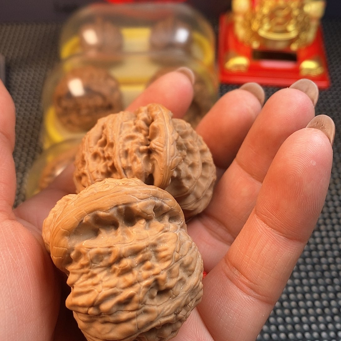 文玩核桃吊坠大***奘46尺白狮子