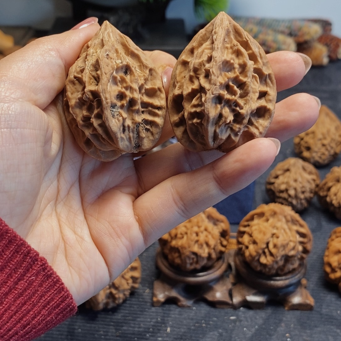 文玩核桃吊坠龙骨鸡心35