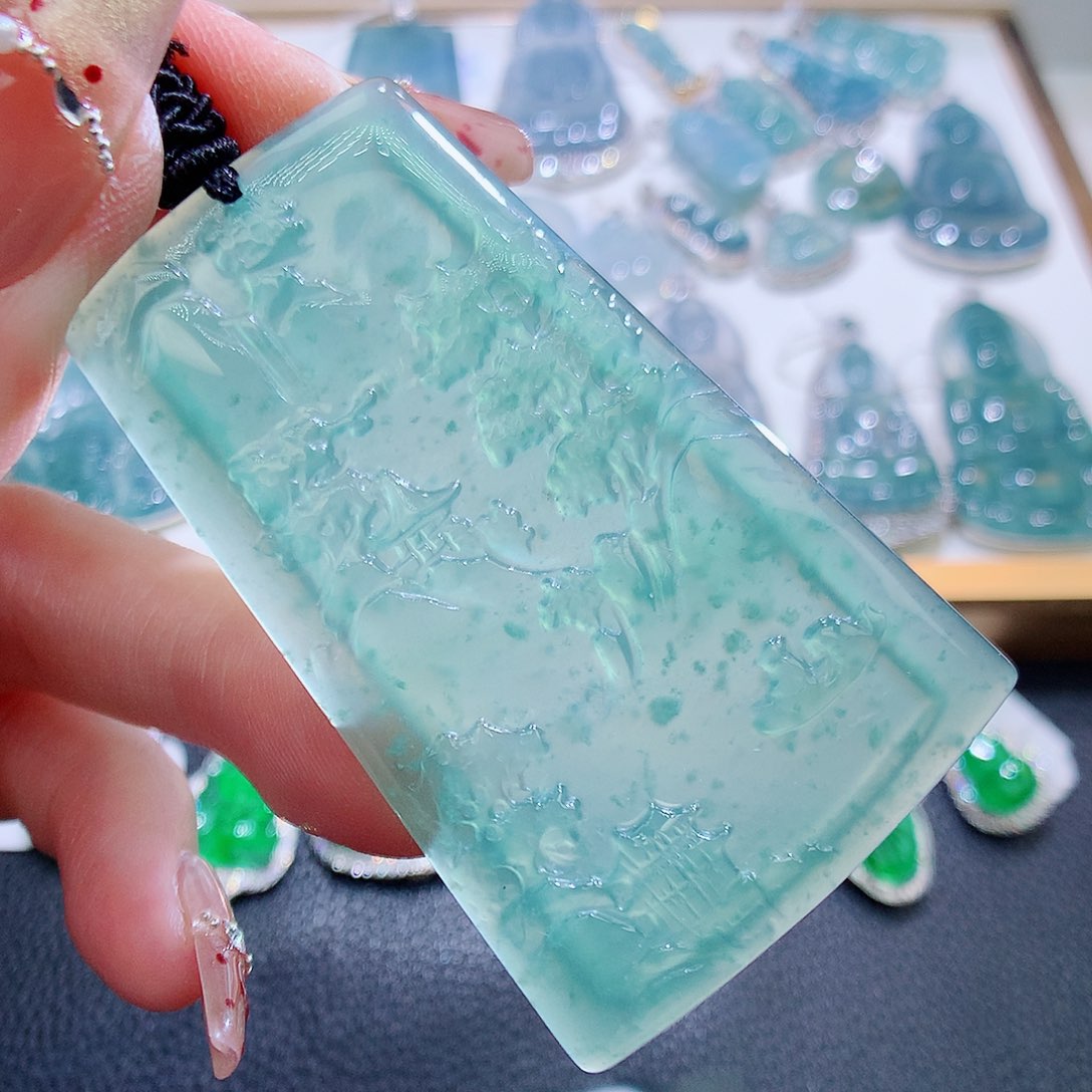 翡翠颈饰未镶嵌翡翠