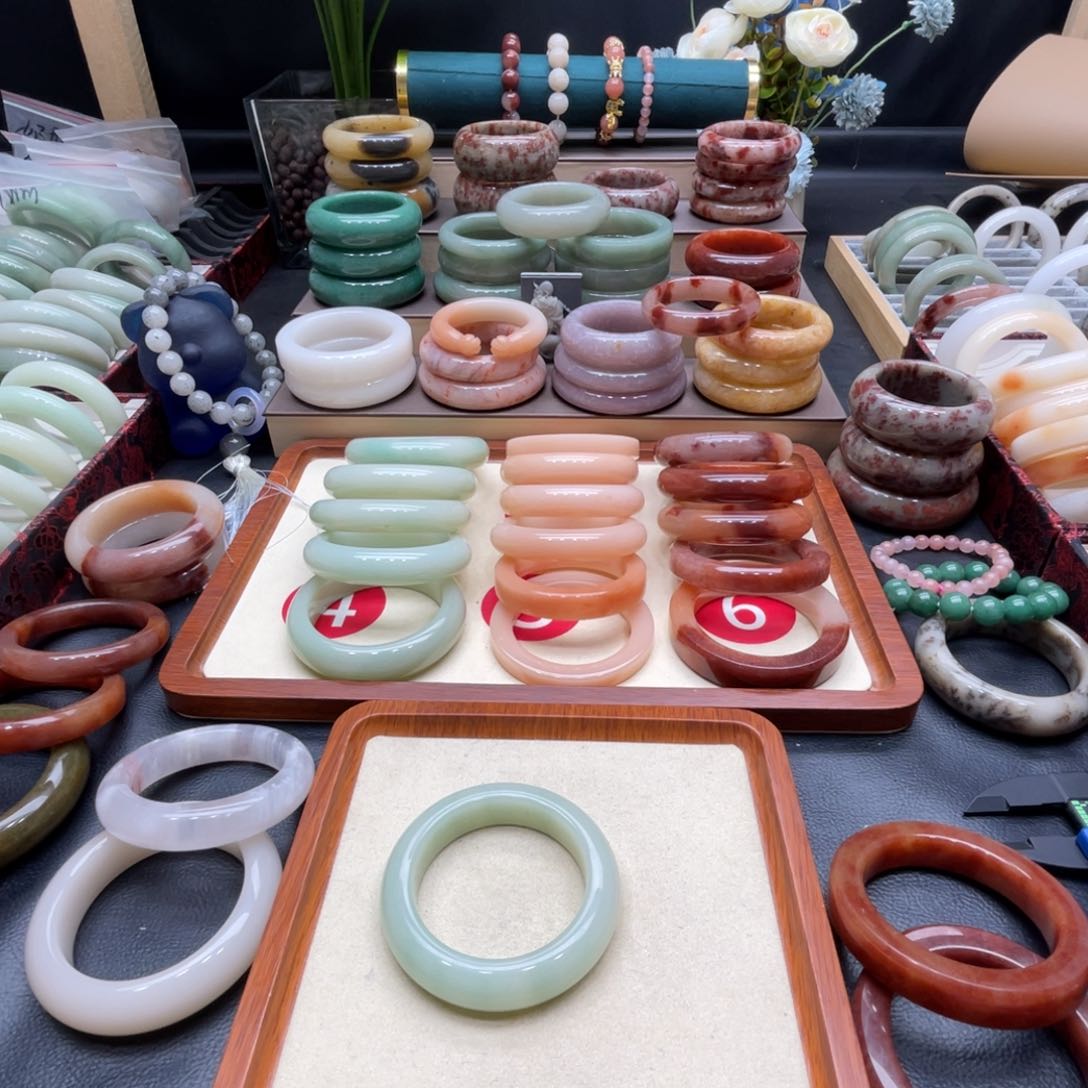 石英质玉手镯未镶嵌玉*