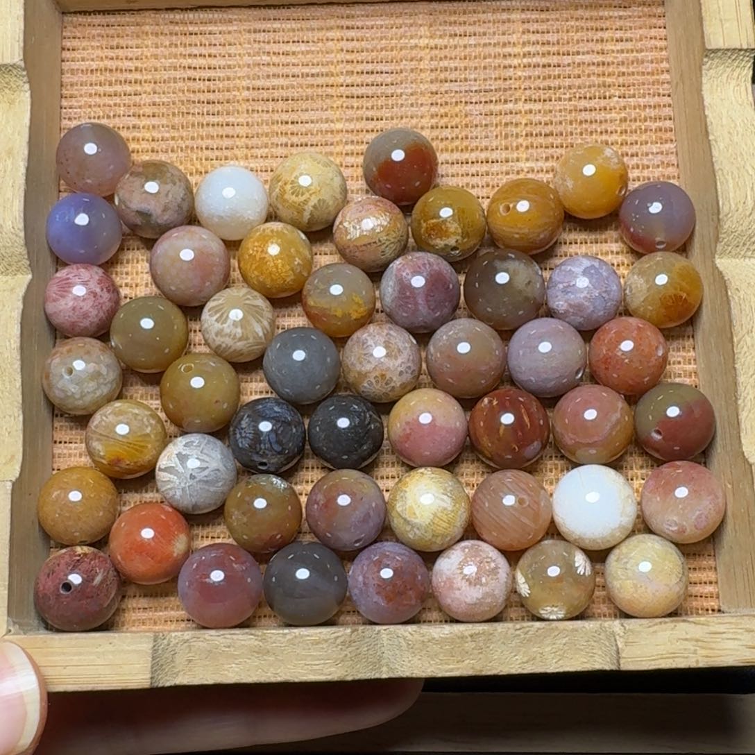 硅化玉11咪彩珠100克，克价3，300未镶嵌背***睛